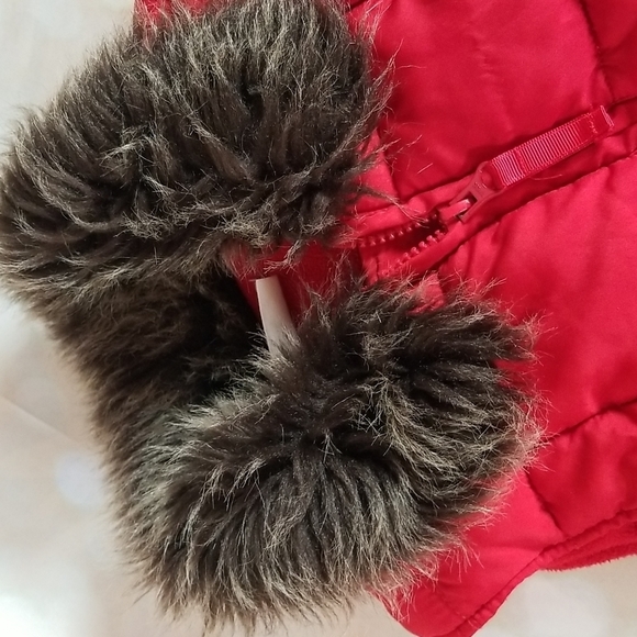 CRAZY 8 Red Puffer Vest Faux Fur Collar - Picture 2 of 5